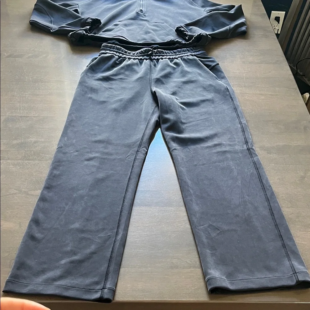 Lululemon Set. Softstreme. Size 6 top and 6 short bottom. - Picture 4 of 10